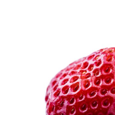 Beyaz arkaplanda çilek.