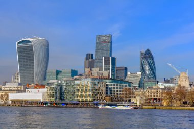 20 Fenchurch Street, Leadenhall bina ve 30 St Mary balta ile mavi kış gök dahil olmak üzere dahil olmak üzere Londra manzarası,.