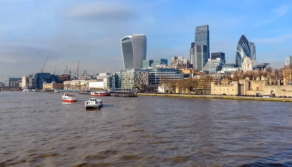 City London Skyline Including Boats Thames Waters Famous London Skyscrapers — Stock Photo, Image