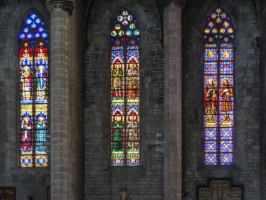 Üç renkli vitray pencere Gotik Santa Maria del Mar kilise Barcelona, olarak da bilinen 