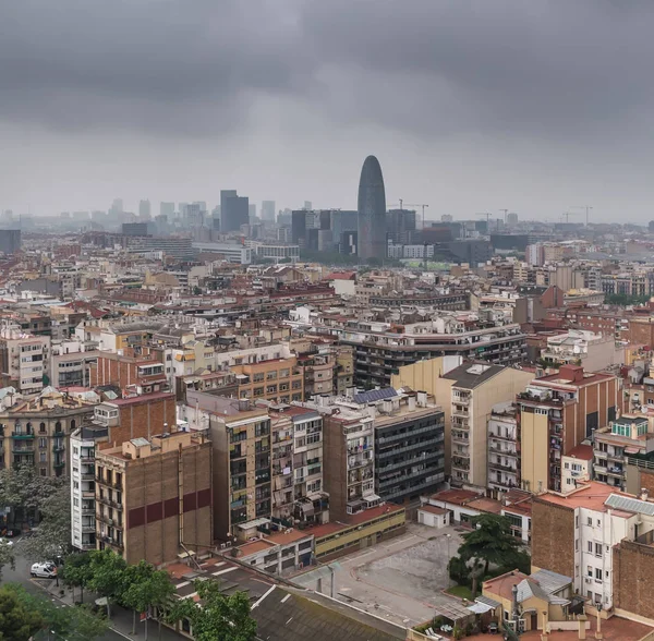Näkymä Barcelonan Kaupunkiin Ylhäältä Basilikan Tylsä Samea Päivä Hyvin Harmaa — kuvapankkivalokuva