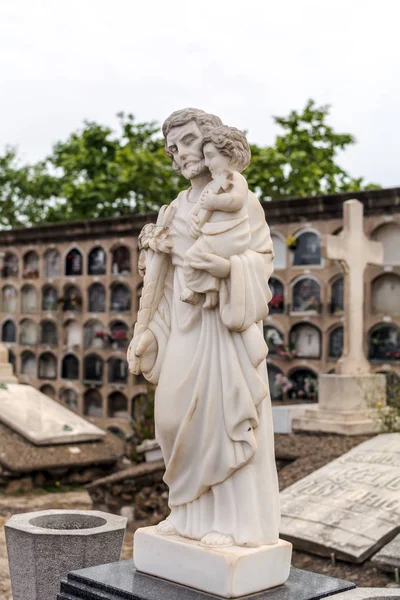 Barcelona España Mayo 2018 Escultura Sepulcral Sobre Tumba Cementerio Poblenou —  Fotos de Stock