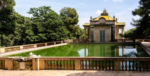 Neoklasik pavilion Carlos IV ve Horta labirent Park balık ile kare bir su birikintisi. Köşk 1794 yılında Domenico Bagutti tarafından yaptırılmıştır.