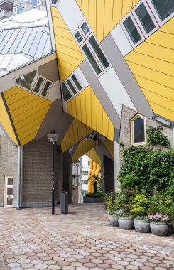 Küp evler Rotterdam, Hollanda Merkez uzaydan görüldü. Yüksek yoğunluklu konut yeterli alanı olan kavramı dayalı yenilikçi evleri kümesidir.