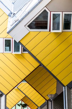 Rotterdam, Hollanda küp evlerin yinelenen küp desen. Yüksek yoğunluklu konut yeterli alanı olan kavramı dayalı yenilikçi evleri kümesidir.