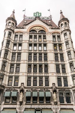 Rotterdam, Hollanda - 22 Mayıs 2018: Cephe ve Art Nouveau yapı Witte Huis (Beyaz Saray) denir. Şehir Merkezi hayatta ikinci Dünya Savaşı Alman bombardıman kampanyaları kaç binalarda biriydi.