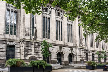 Rotterdam eski Merkez Postane 2 Dünya Savaşı sırasında bombalama hayatta kaç binalardan biridir. Art Deco ve Mısır etkilerden ayrıntıları ile Neo-tarihçilik tarzında olduğunu.