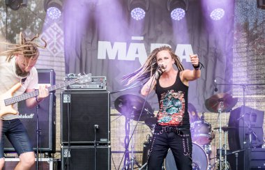 Jekabpils, Letonya - 4 Ağustos 2018: Şarkıcı Mara Lisenko, Letonca metal band Metalshow açık hava Festivali Letonya Mara gerçekleştirmeyi.