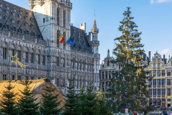 Брюссель Бельгия Декабря 2018 Года Брюссельская Ратуша Елкой Рынком Перед — стоковое фото