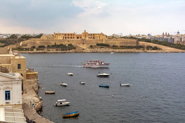 Vista Del Fuerte Manoel Desde Valeta Con Varios Barcos Ferry — Foto de Stock