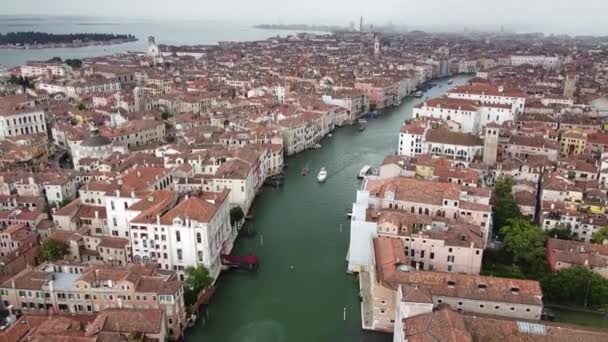 Venedik - Dron kanal görüntüsü, 2020 yüzünden trafik yok — Stok video