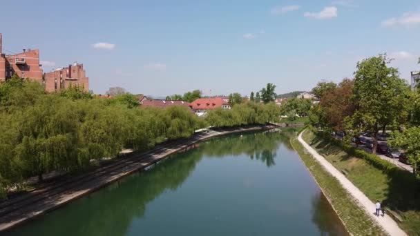 Lassú és nyugodt drónfelvételek Ljubljanáról — Stock videók
