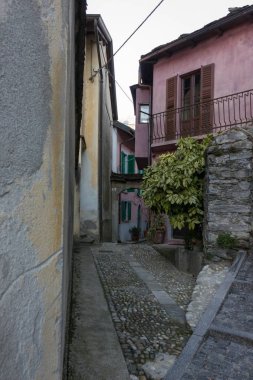 piedmont köy ve göl lago maggiore güzel manzaraya
