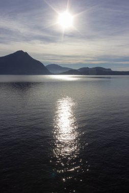 göl, bina ve manzara bahar