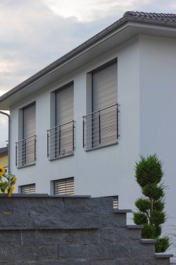 binalar bir yerleşim bölgesi olan Güney Alman Bavyera kırsalında modern mimari