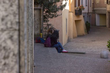 binalar, cepheler, romantik sokaklarda verbania İtalya Ticino'deki/daki oteller