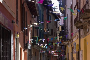 piedmont köy ve göl lago maggiore güzel manzaraya