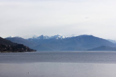 göl, bina ve manzara bahar