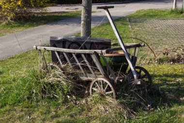 Doğu saati ayrıntılarını kırsal kırsal Güney Almanya'da Münih şehri yakınlarında Mart güneşli bir günde ve stuttgart