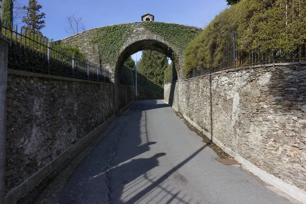 göl, bina ve manzara bahar