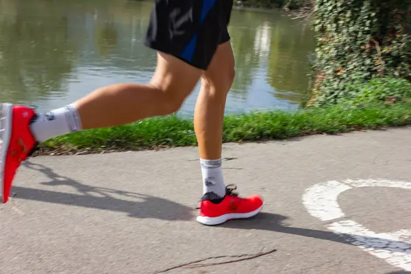 Mensen Oefenen Buitensport Uitgevoerd Zuid Duitse Stad Ulm Rivier Donau — Stockfoto