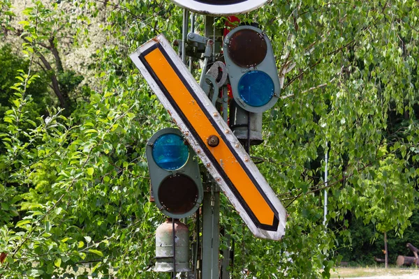 Segnale Del Traffico Ferroviario Nella Giornata Sole Primaverile — Foto Stock