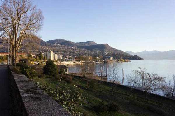 Seaside Promenade Utsikt Över Lago Maggiore Nära Verbania Våren Varm — Stockfoto