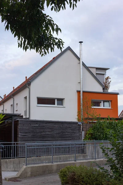 南ドイツのバイエルン地方の近代建築の建物住宅地 — ストック写真