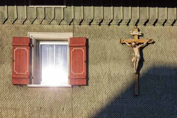 Fachada Madeira Com Crucifixo Fazenda Bávara Noite Verão — Fotografia de Stock