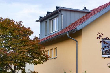 Yaz akşam Almanya'da kırsal mimari.