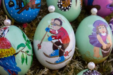 Doğu yumurta handpainted yakınındaki bir Paskalya Çeşme Münih şehir ve stuttgart yakınlarında bir kırsal kırsal köy Market'te