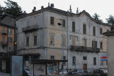 piedmont köy ve göl lago maggiore güzel manzaraya