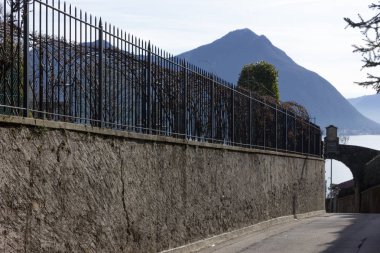 göl, bina ve manzara bahar