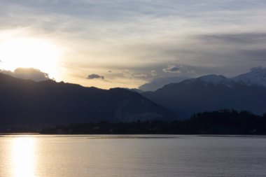 Günbatımı zaman Nehri'nin doğal arka plan.