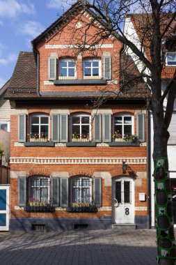 Güney Almanya tarihi bir şehir karışık çerçeve cepheler ve altın kaplama modern mimari