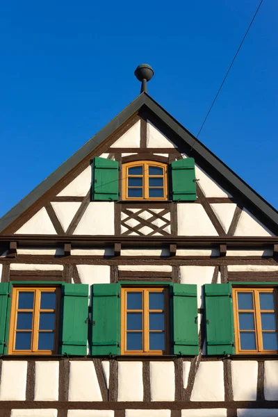 Charpente Façade Avec Volets Par Matin Été Ensoleillé Allemagne Sud — Photo