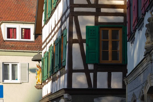 Charpente Façade Avec Volets Par Matin Été Ensoleillé Allemagne Sud — Photo