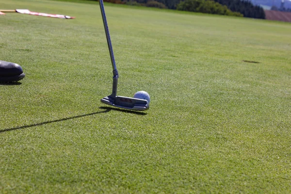 Hrát Golf Letní Den Zelený Trávník Jižní Německá Krajina — Stock fotografie