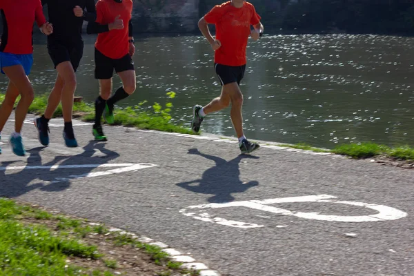 Mensen Oefenen Buitensport Uitgevoerd Zuid Duitse Stad Ulm Rivier Donau — Stockfoto