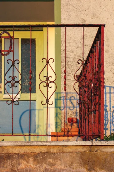 Vintage Eldered Red Fence House Entrance South Germany Allgau Bavarian — Stock Photo, Image