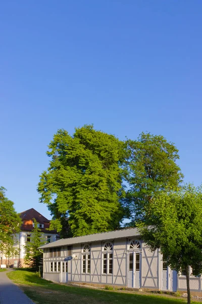 Πλαίσιο Κατασκευής Κτιρίων Στο Πάρκο Της Πόλης Στη Νότια Γερμανία — Φωτογραφία Αρχείου