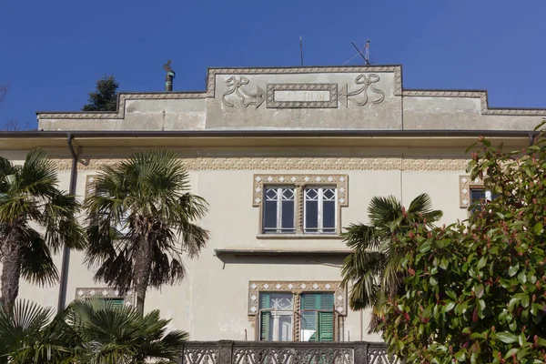 See Gebäude Und Landschaft Frühling — Stockfoto