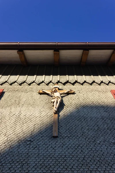 Fachada Madeira Com Crucifixo Fazenda Bávara Noite Verão — Fotografia de Stock