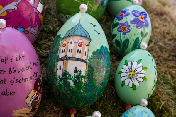 Huevos Del Este Pintados Mano Cerca Una Fuente Pascua Mercado — Foto de Stock