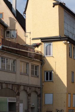 Güney Almanya tarihi bir şehir karışık çerçeve cepheler ve altın kaplama modern mimari