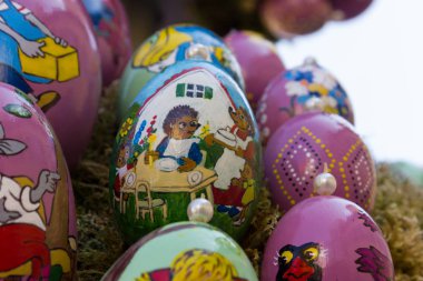 Doğu yumurta handpainted yakınındaki bir Paskalya Çeşme Münih şehir ve stuttgart yakınlarında bir kırsal kırsal köy Market'te