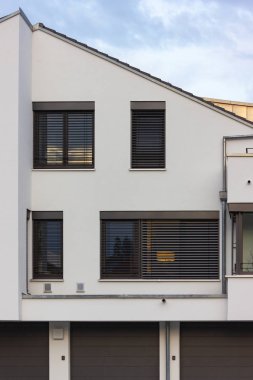 binalar bir yerleşim bölgesi olan Güney Alman Bavyera kırsalında modern mimari
