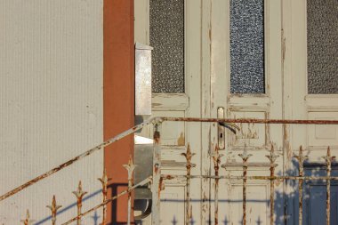 Vintage çit evin girişinde Güney Almanya allgau Bavyera kırsal yaz akşam güneş ışığı