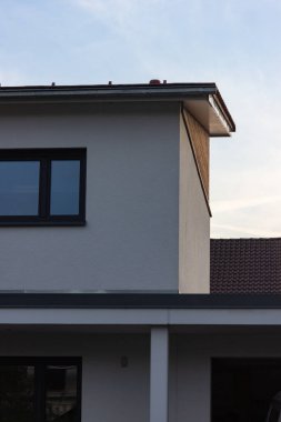 binalar bir yerleşim bölgesi olan Güney Alman Bavyera kırsalında modern mimari