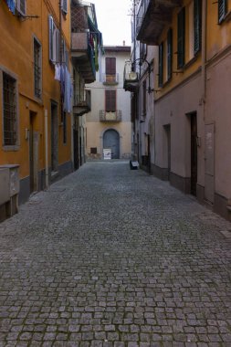 cepheler, bitkiler ve göl lago maggiore adlı ticino şehirlerin mimarisi